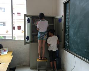 湖南省岳阳市华容县东山镇邓家小学图书角